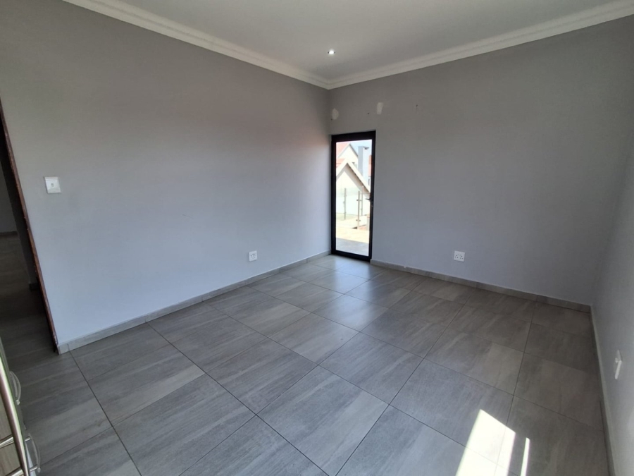 5 Bedroom Property for Sale in Wild Olive Estate Free State